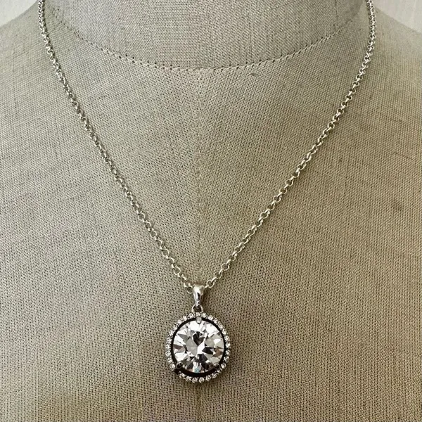 Silver tone circle rhinestone pendant necklace - Image 2