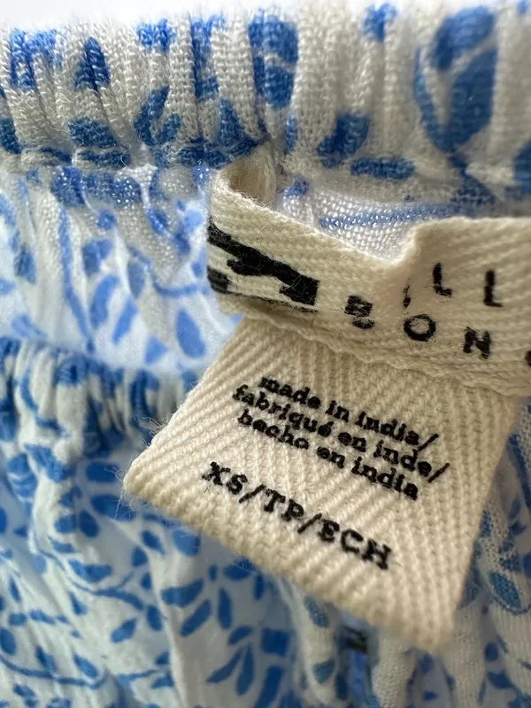 Billabong Blue and White Floral Smocked Midi Dress Size XS - Image 3