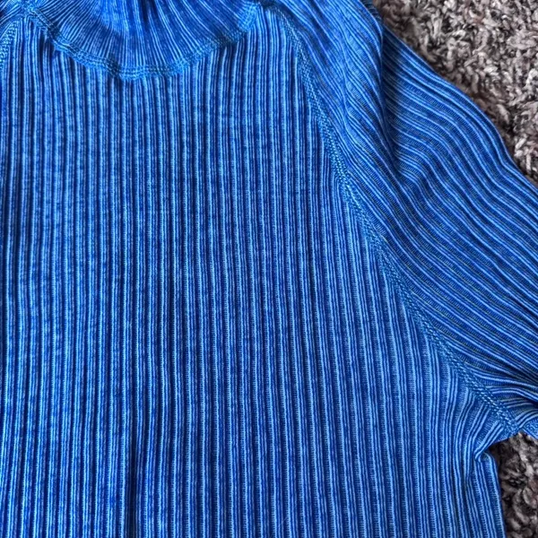Ribbed cropped blue turtle neck top - Image 2