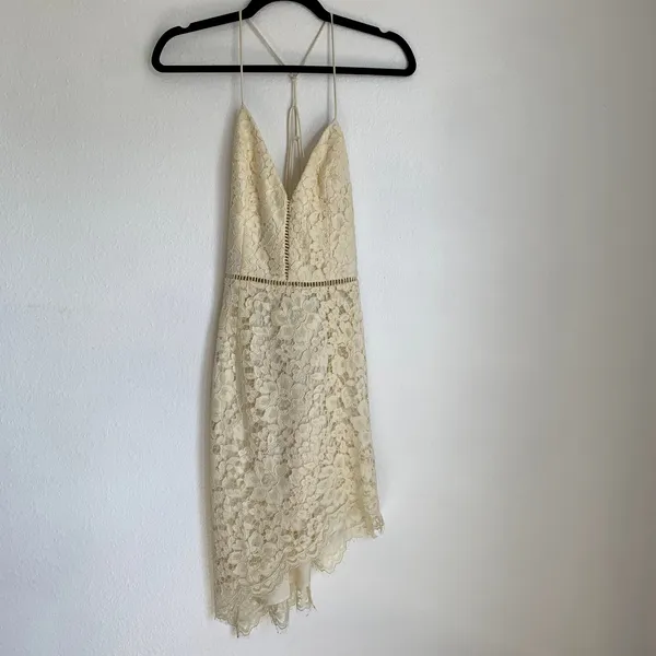 NWT NBD‎ Only Yours Asymmetrical Lace Dress in Ivory - Image 5