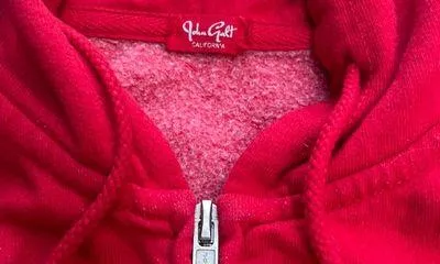 Brandy Melville Red Cropped Hoodie - Image 3