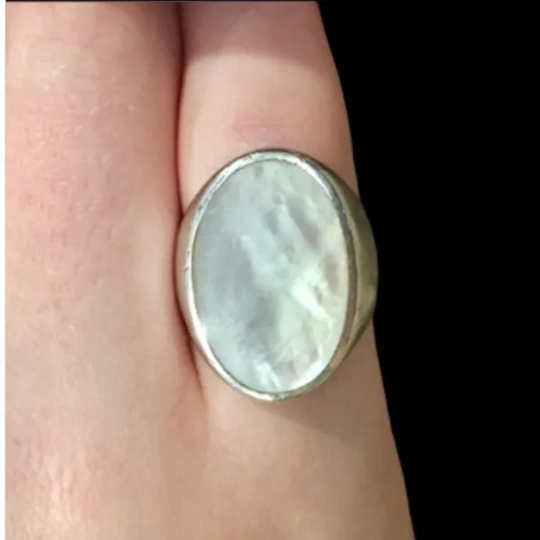 Vintage Mother of Pearl Sterling Silver Wide Band Cocktail Ring Sz 8 - Image 3
