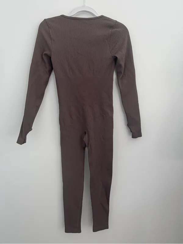OQQ long sleeve ribbed jumpsuit Brown - Image 4