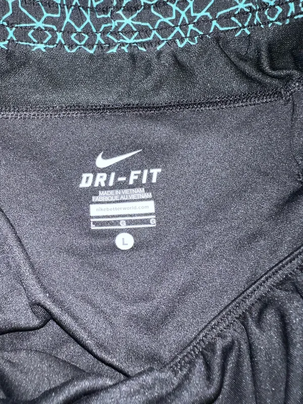 Womens large Nike Dri Fit shorts - Image 8
