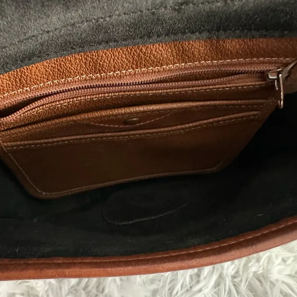 Dooney & Bourke Vintage Black Pebbled Leather Tan Trim Crossbody Bag‎ - Image 15