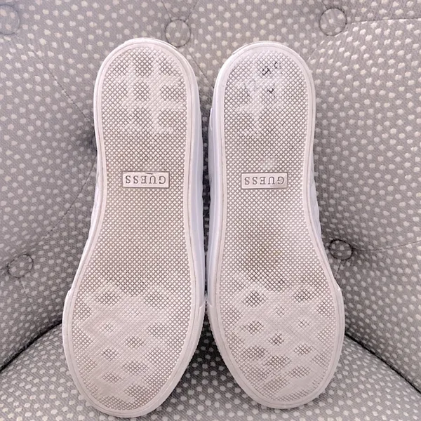 Guess “Loven” Quilted White Sneakers . Sz. 9M - Image 4
