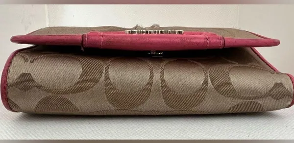 Coach | ladies Signature Jacquard clutch wallet - Image 4