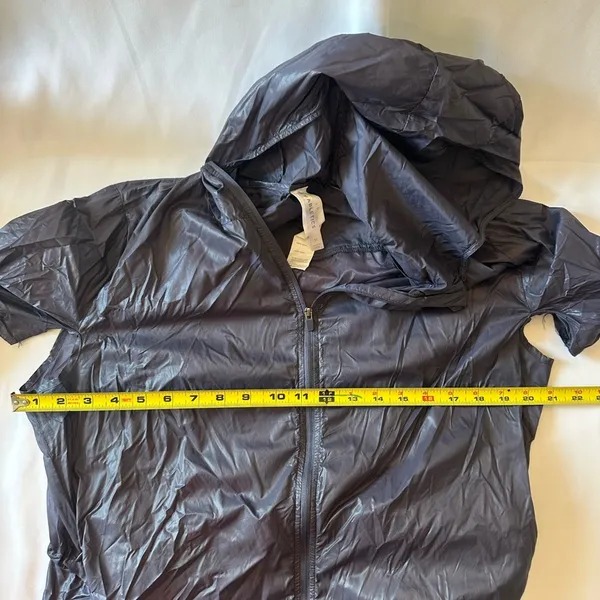 Fabletics Women’s Kali Run Jacket Size M Hooded Packable Lightweight Nylon Vent - Image 4