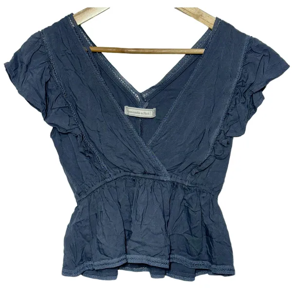 NEW Abercrombie & Fitch Navy Blue Lace V-Neck Peplum Babydoll Blouse Top Size XS - Image 2