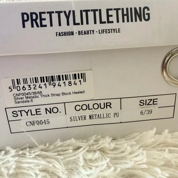 PrettyLittleThing SILVER METALLIC THICK STRAP BLOCK HEELED SANDALS NWT - SIZE 8 - Image 12