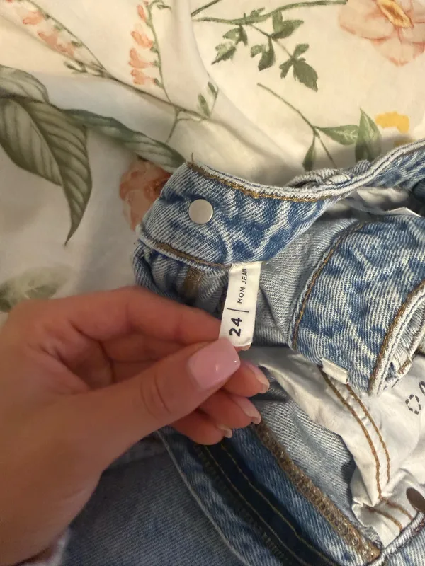 PacSun Mom Jeans Ripped - Image 4