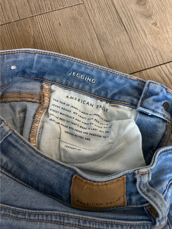 American Eagle Jeans - Image 3