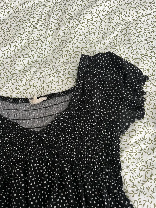 PacSun Black and White Floral Puff-Sleeve Top - Image 5