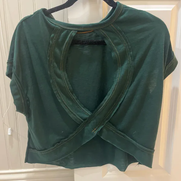 Trending green crop top - Image 2