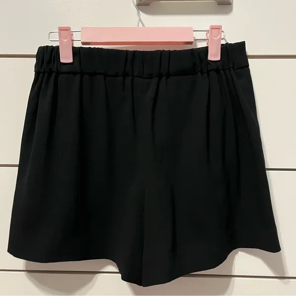 Aritzia Babaton Black Trouser Shorts - Image 3