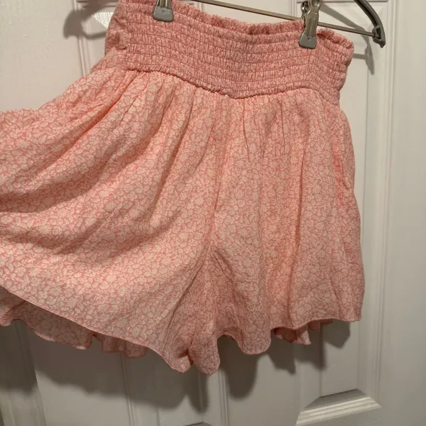 Francesca’s Mi Ami Boho Smocked Pull On Shorts Pink Floral Women’s Small - Image 4