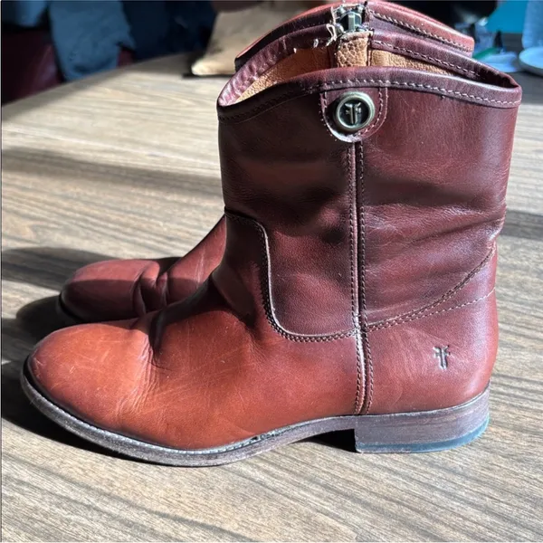 FRYE 7.5 Melissa Button Short Leather Boots - Image 8