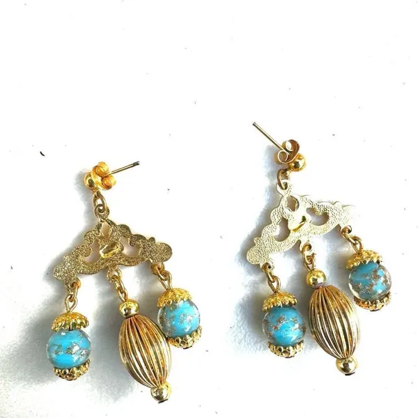 Gold tone and blue beaded vintage earrings - Image 6