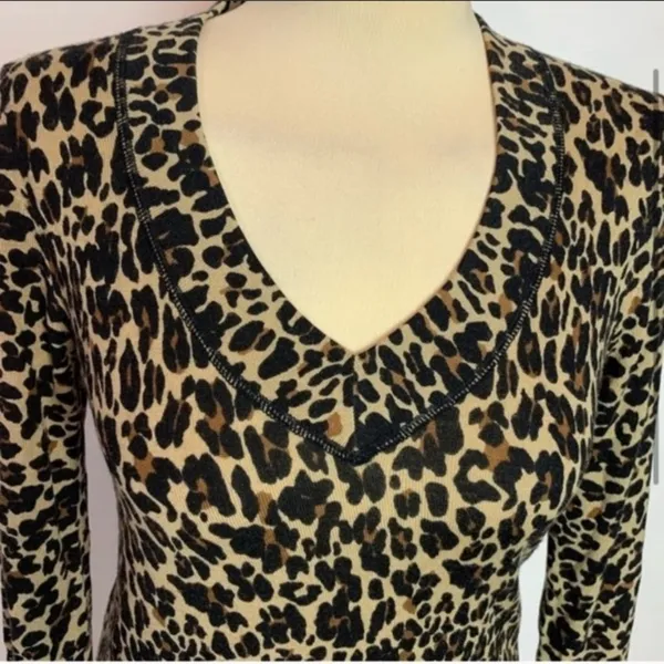 Tory Burch merino wool leopard print v-neck sweater Sz S‎ - Image 2