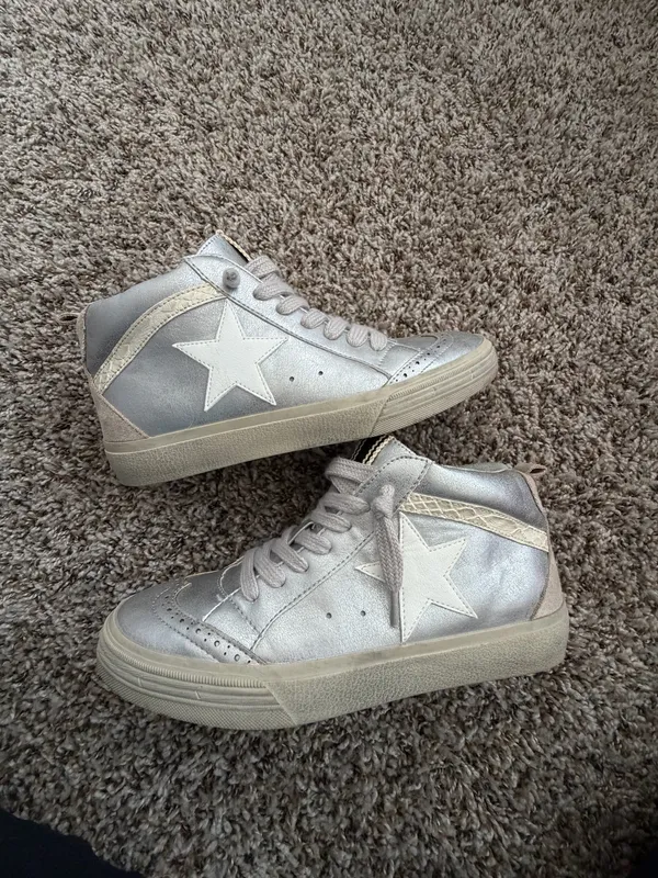 Shushop Sneakers Silver Size 6.5 - Image 3