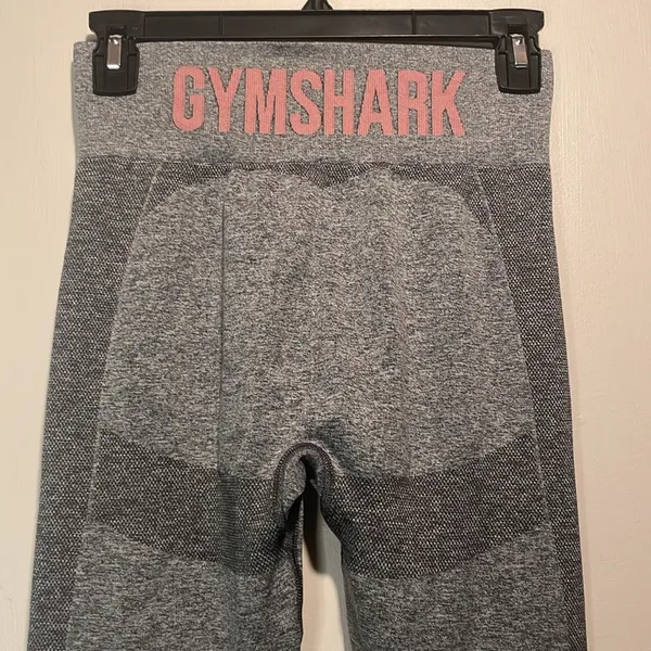 Gymshark- Flex Leggings in Grey with Pink Accent Logo Letters- Size Small - Image 5