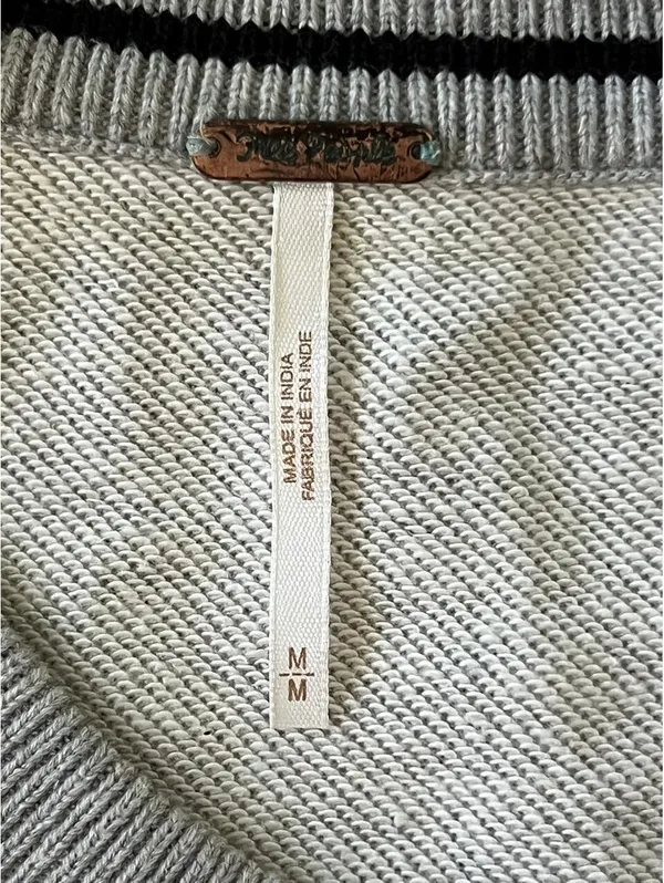 Free People Boho Distressed Oversized Cable Knit Tunic Sweater size medium 🤍 - Image 6
