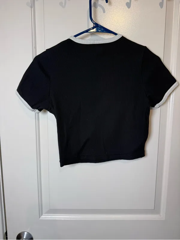 Zoozatz Purdue Black Crop Top with White Trim - Image 4