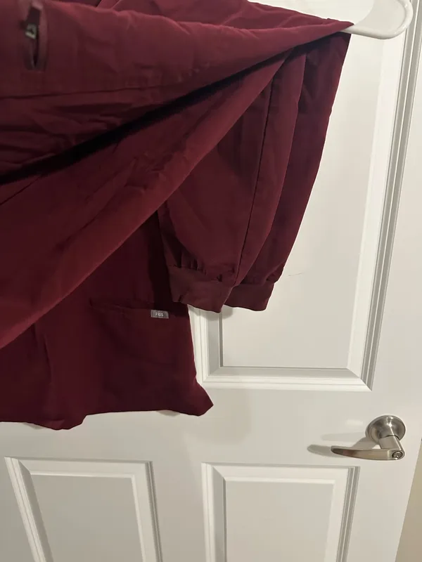 FIGS Scrubs - Image 3