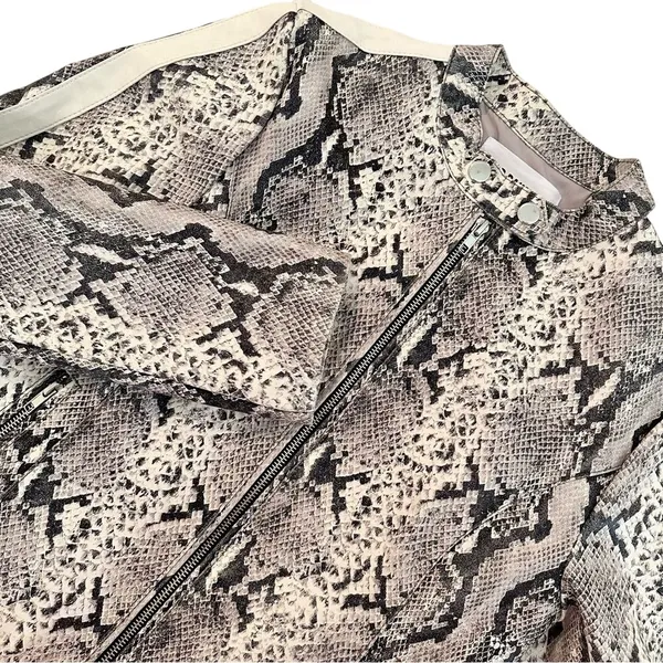 BB Dakota Moto Jacket Women XS Grey Snakeskin Faux Leather Biker Streetwear Edgy - Image 3