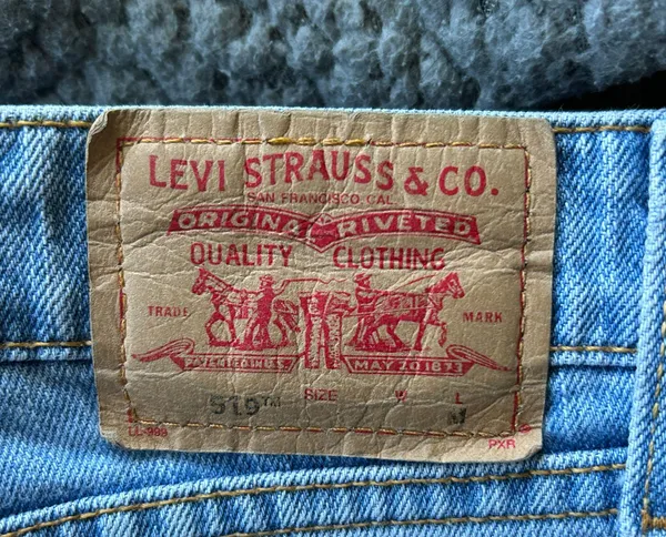 Levi’s Low-Rise Flare Jeans Size 7 - Image 3
