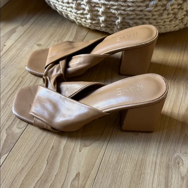 RAYE Women's Tan Block Heel Mules - Image 3