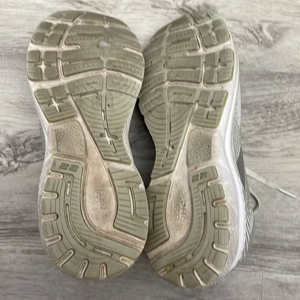 Brooks Gray & White Adrenaline GTS 22 Supportive Running Shoe Women's Size 8.5 - Image 8