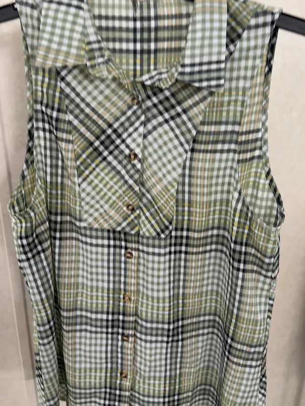 entro Green Plaid Sleeveless Button-Front Blouse - Image 5