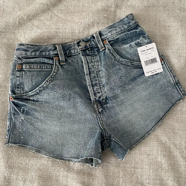 Free people high waisted mid blue raw hem shorts NWT size 26 - Image 3