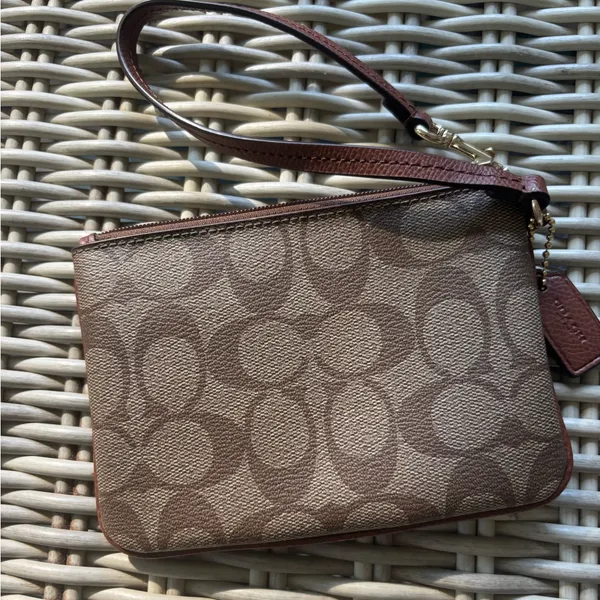 Coach‎ Signature C Leather Wristlet - Image 2