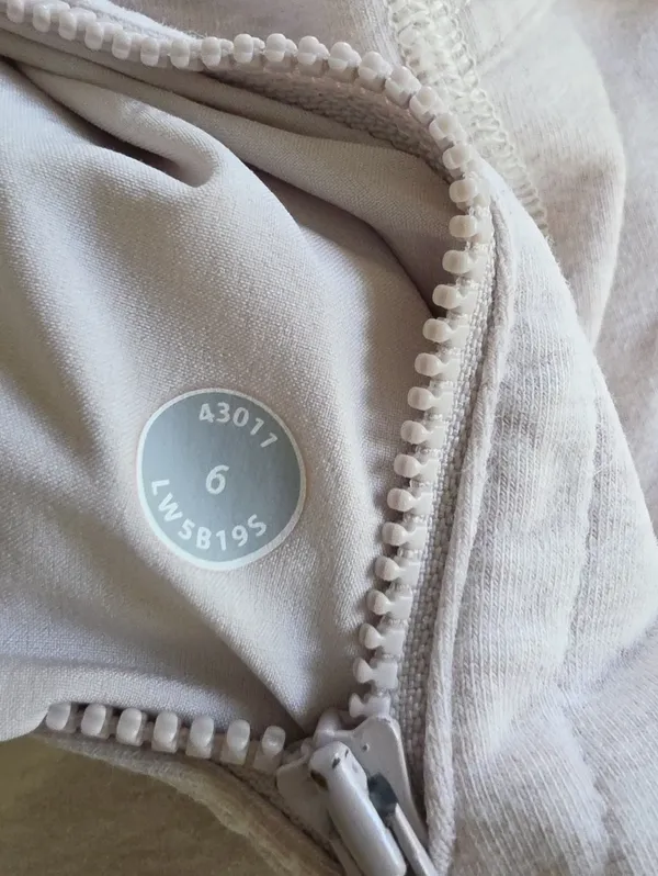 LuluLemon Sweat Pants with zip pockets 6 & Top Sz 4 - Image 9
