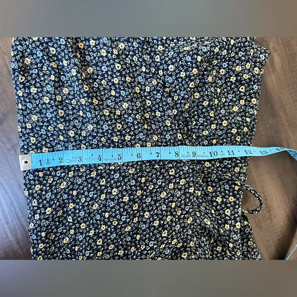 Abercrombie & Fitch Navy Floral wrap Dress with ties. Size XS. - Image 9