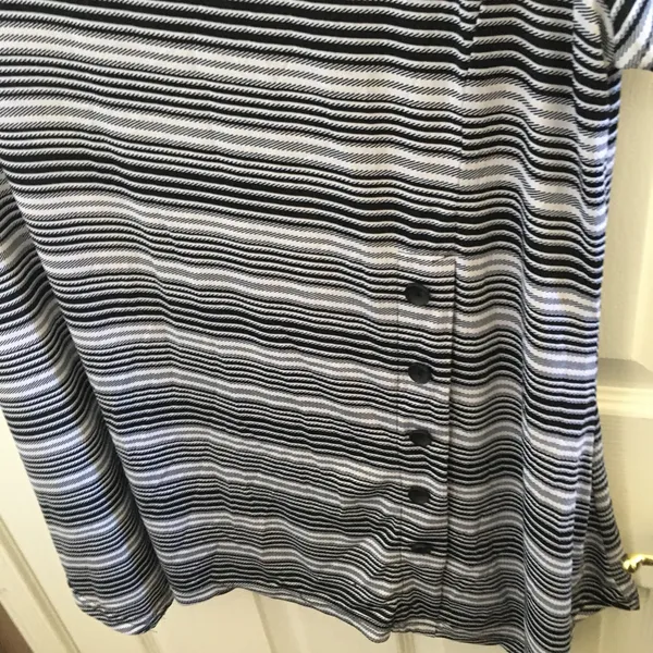 FINAL MARKDOWN Ladies mirror image top medium. - Image 2