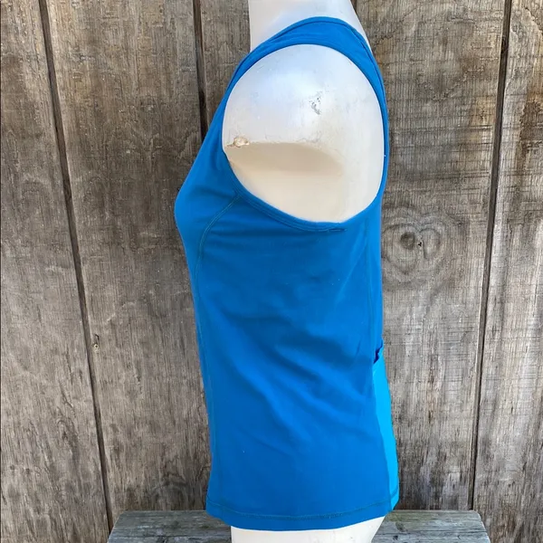 Lululemon Fitted Blue Racerback Tank Top Size 4/6 - Image 2