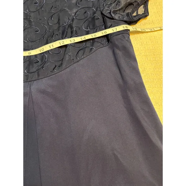 Vintage Gillian 100% Silk Dress Size 10 – Navy Embroidered - Image 6