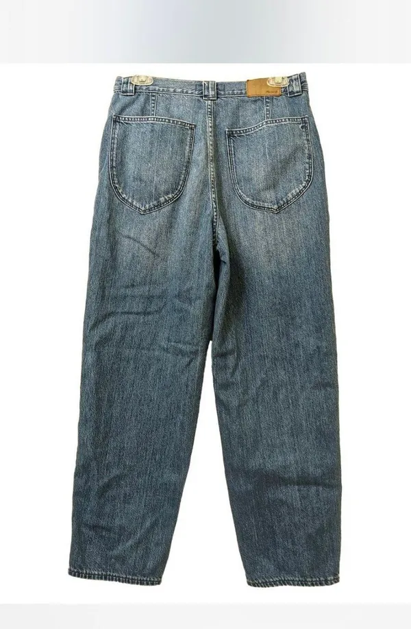 High-Rise Tapered Jeans in Ventnor - Image 2