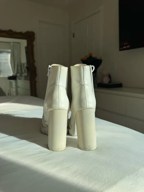White Jeffrey Campbell Thick Heel Lace Up Boots Size 8 - Image 3