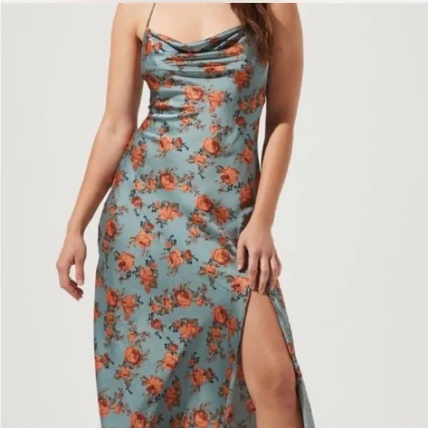 Astr the Label Blue Floral Print Midi Dress Small - Image 5