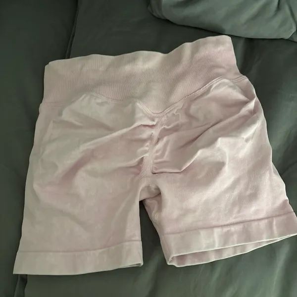 Light pink biker shorts 🌸 Perfect for everyday wear or activewear 🏃‍♀️ - Image 2