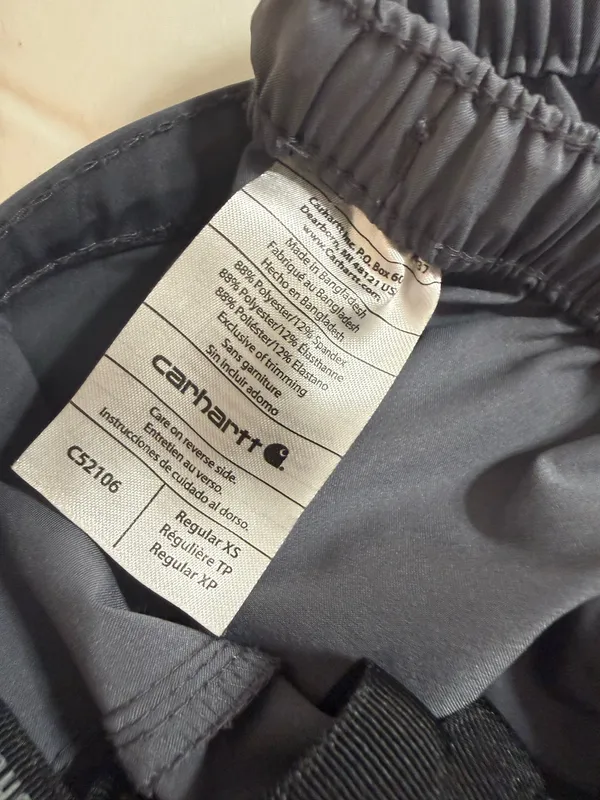 Grey carhartt scrub set Small top/XS bottoms - Image 7