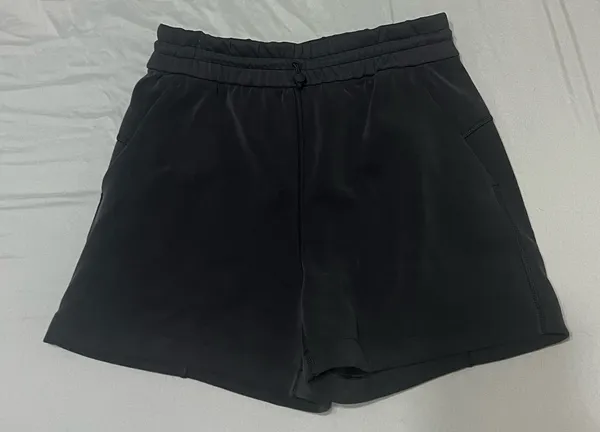 Lululemon Softstreme Shorts 4" - Image 2