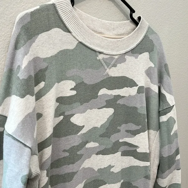 Aerie Muted Camo Side Slit Crew Neck | Size Medium - Image 2