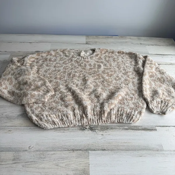 NWT Saltwater Luxe Animal Leopard Print Fuzzy Crew Neck Sweater XL Beige Tan‎ - Image 2