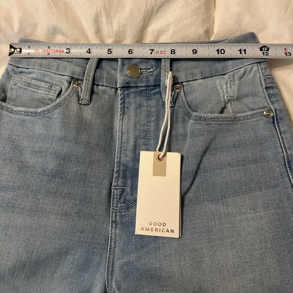 Good American Good Waist Cropped Jeans - NWT - Size 0 Women's Distressed - Image 13