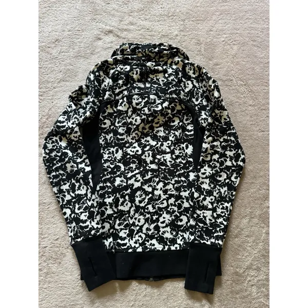 Lululemon Womens Cozy Cuddle Up Jacket Fleur Sombre White Black Fleece Sz 2 - Image 12